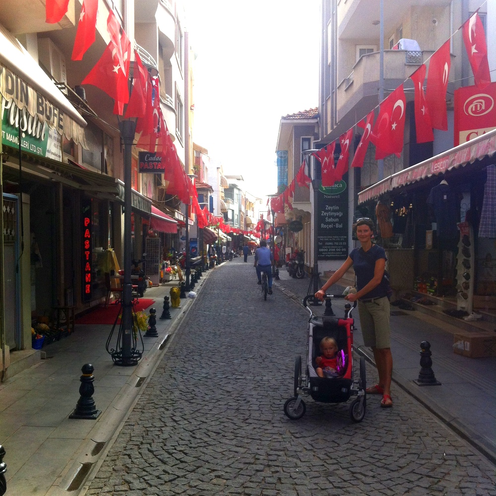 Türkei-vor den Wahlen- auf dem Weg zum Markt- reisen mit Kind- Urlaub im Winter